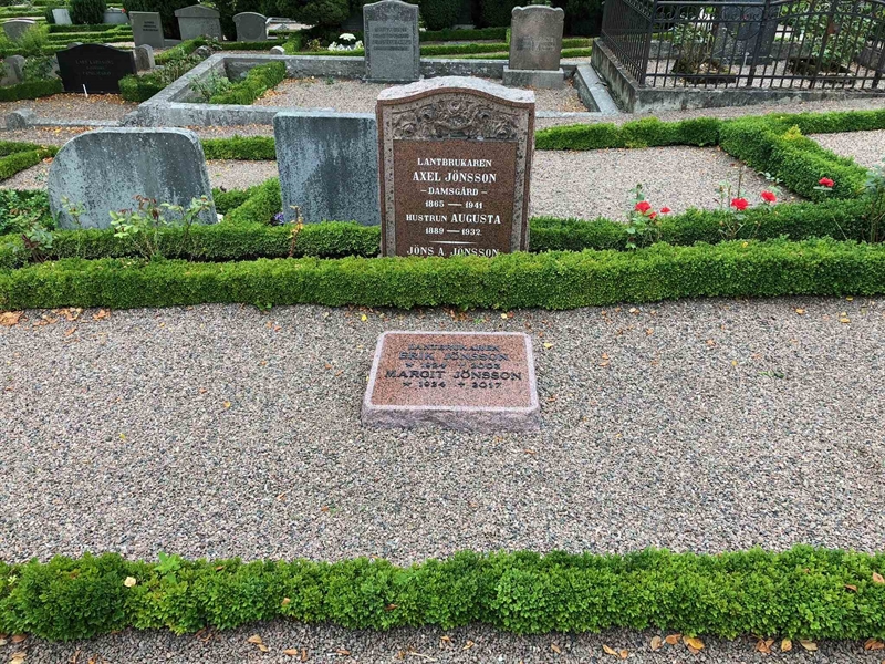 Grave number: Kå 21    31, 32, 33, 34