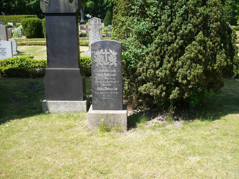 Grave number: 1 8    37