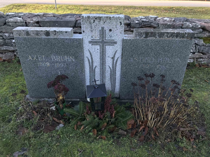 Grave number: L A    25
