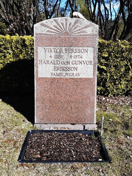 Grave number: KA 03    69-71