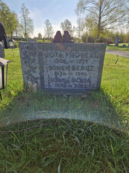 Grave number: 501 14 2637-2640