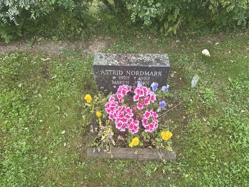 Grave number: 002 2   560