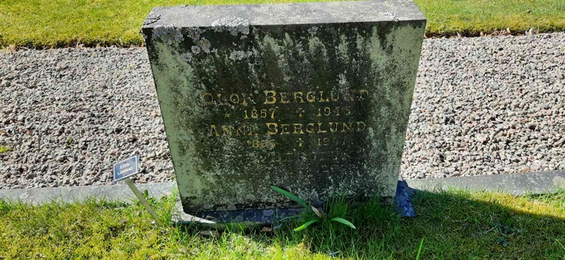 Grave number: GK E    28, 29, 30