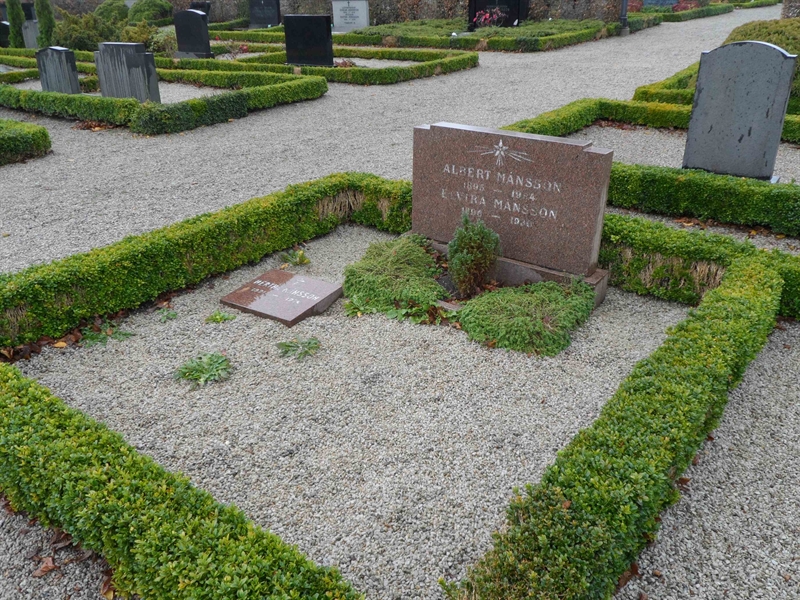 Grave number: ÖTN NMK3    27, 28