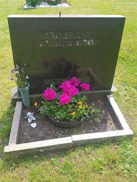 Grave number: 01  1952