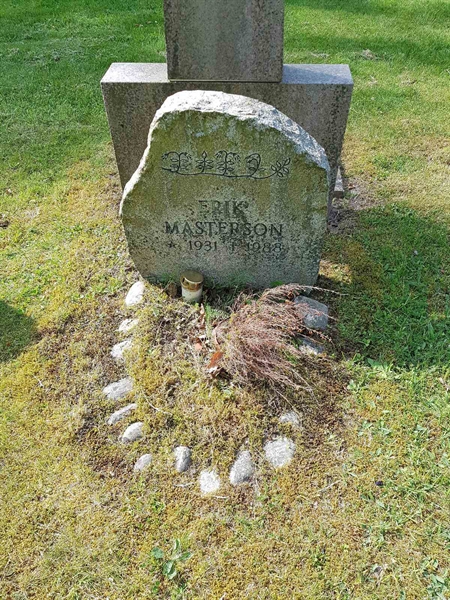 Grave number: 01  4412