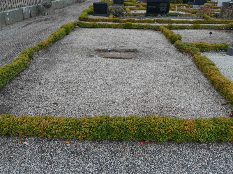 Grave number: 2 01  1108