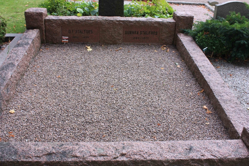 Grave number: Ö 06i   168, 169