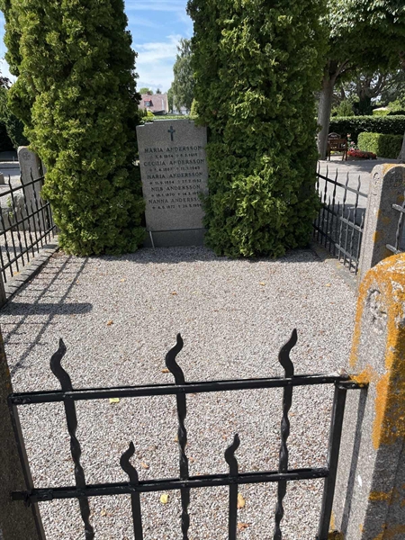 Grave number: NK IV    12