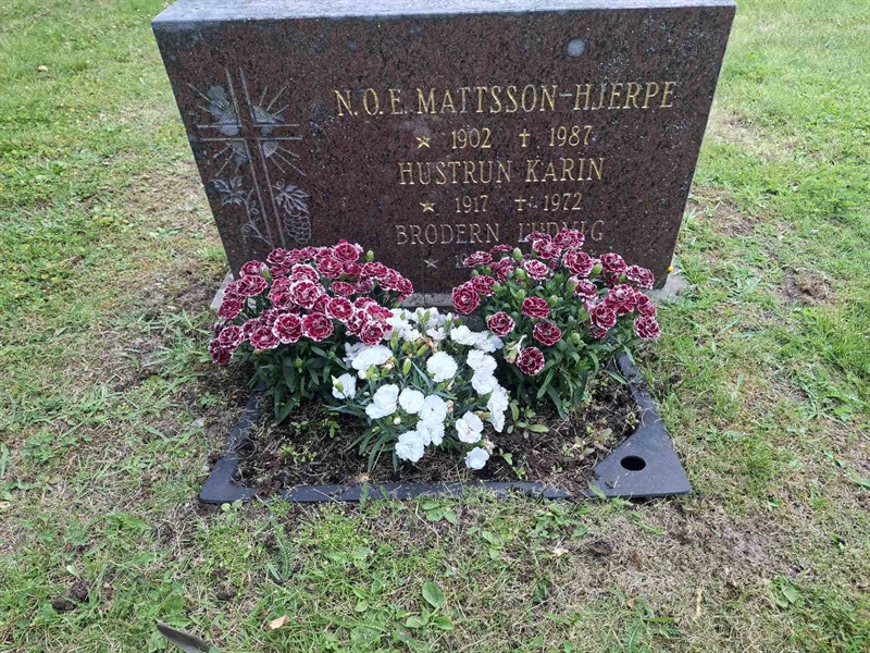 Grave number: 001 2   989