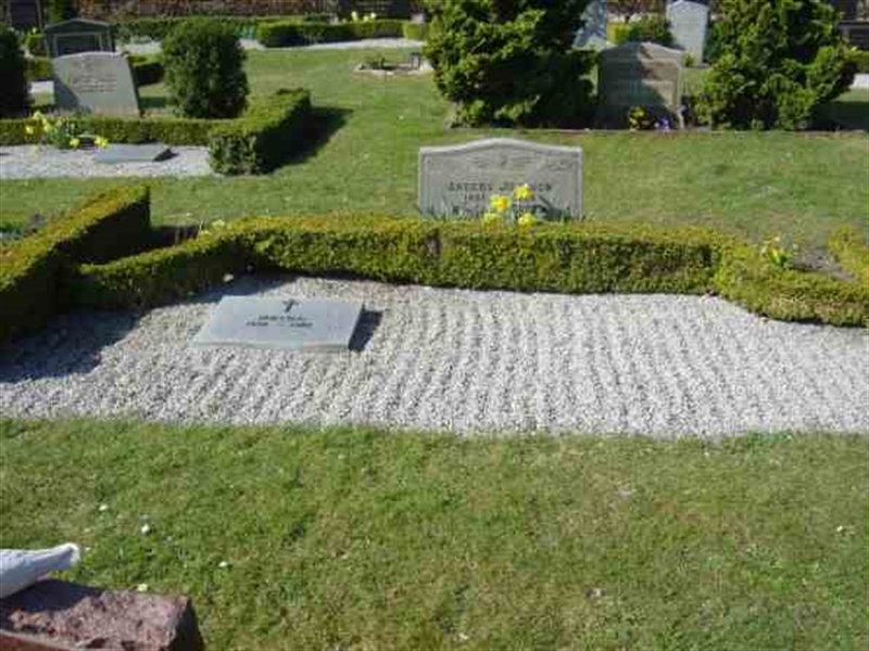 Grave number: FLÄ G    93-95