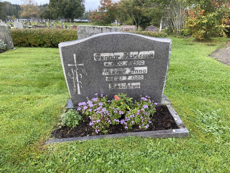 Grave number: 4 Öv 18    51-52