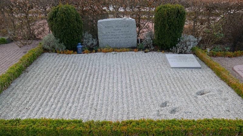 Grave number: NK SD B   358a, 358b