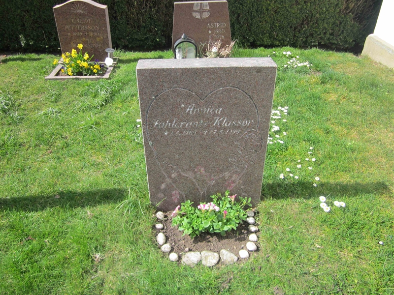 Grave number: 04 D   92