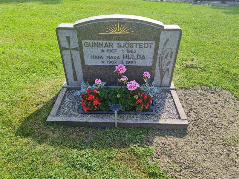 Grave number: Ul I   567-569