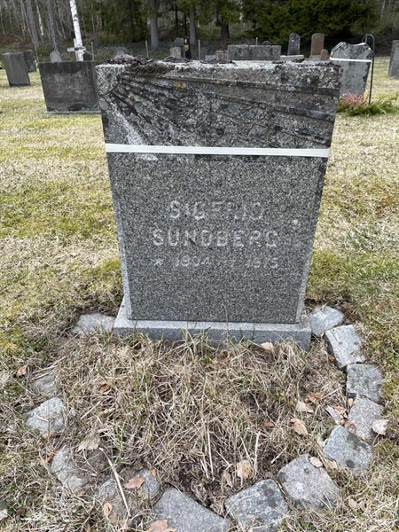 Grave number: R 2   153-E