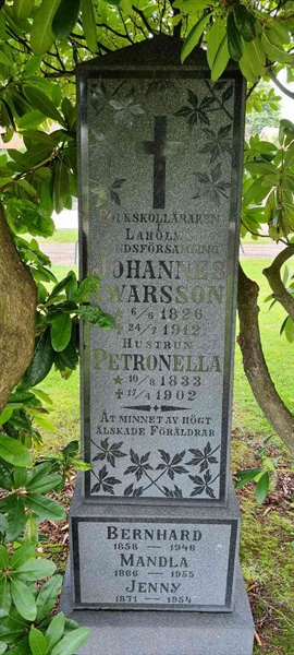 Grave number: LM 1 12  022