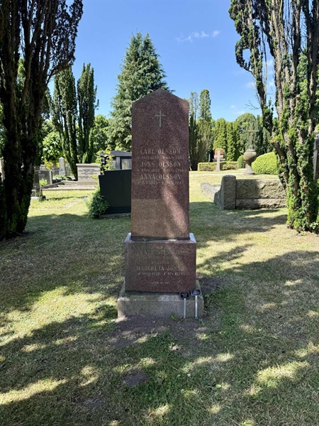 Grave number: TR 4 1   136
