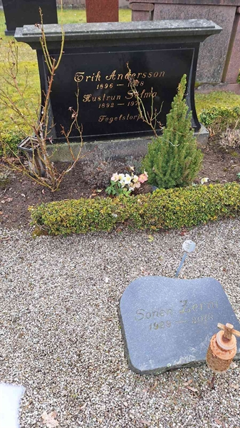 Hautatunnus: VG B   124-125