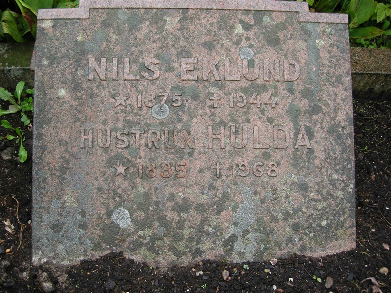 Grave number: NÄ I   150, 151