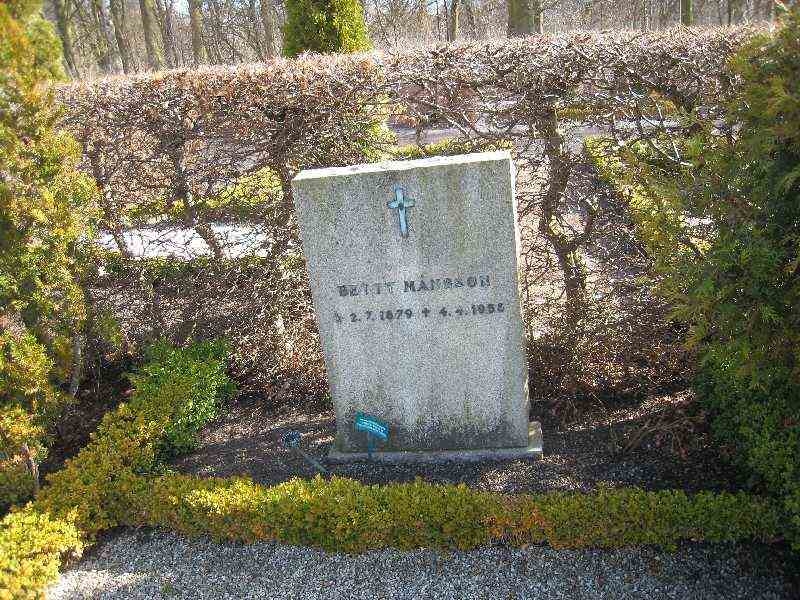 Grave number: NK H II     8