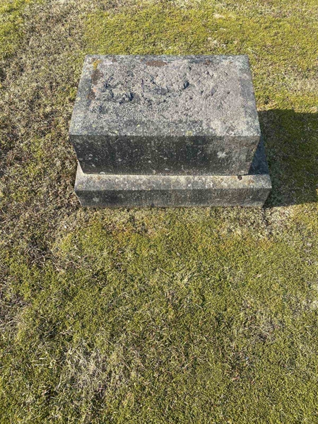 Grave number: 50 E    44A-B