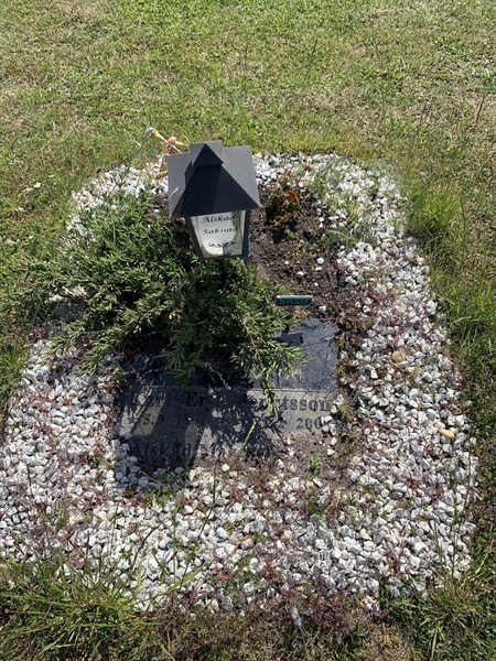 Grave number: R 07     3