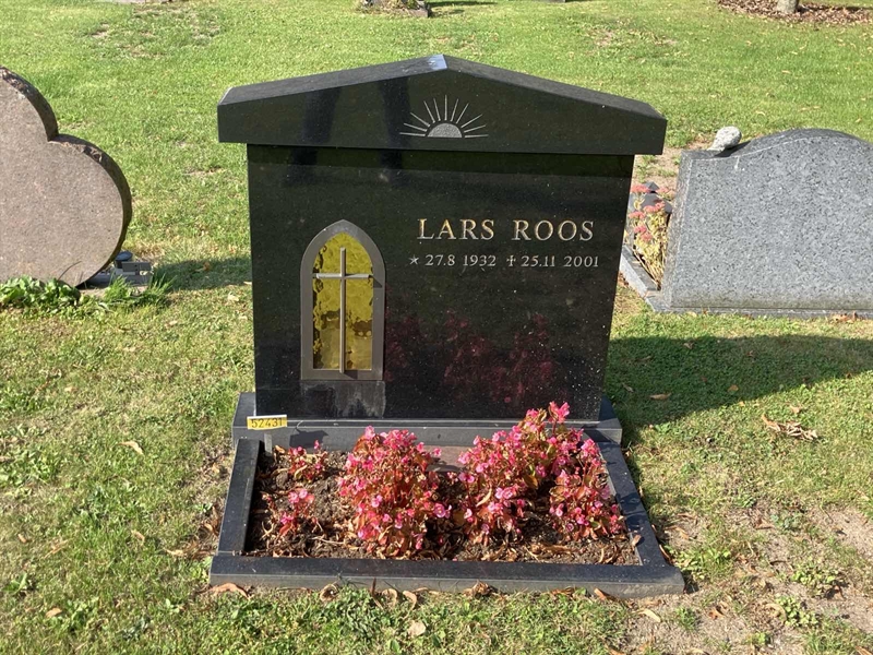 Grave number: R 02   637, 638