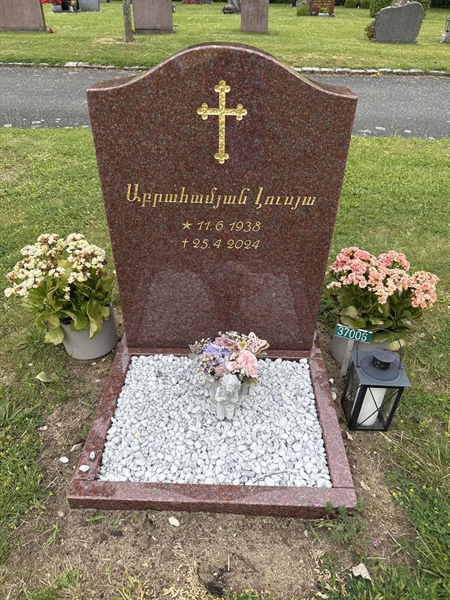 Hautatunnus: NÅ 37 12, 13, 14