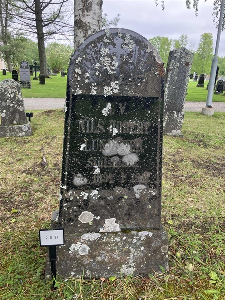Grave number: 2 D    24