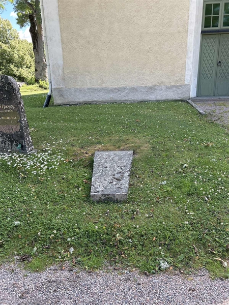 Grave number: 2 G  528-529