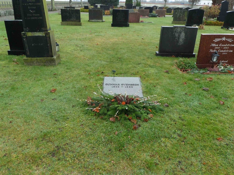 Grave number: 2 01   961