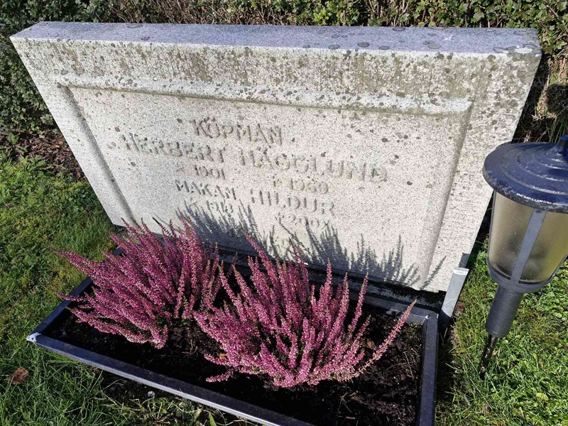 Grave number: AK D  5863-5864