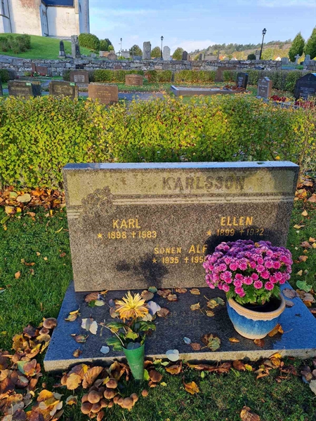 Grave number: K1 01   105, 106