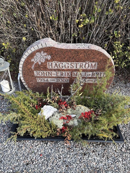 Grave number: 4 N ND   228