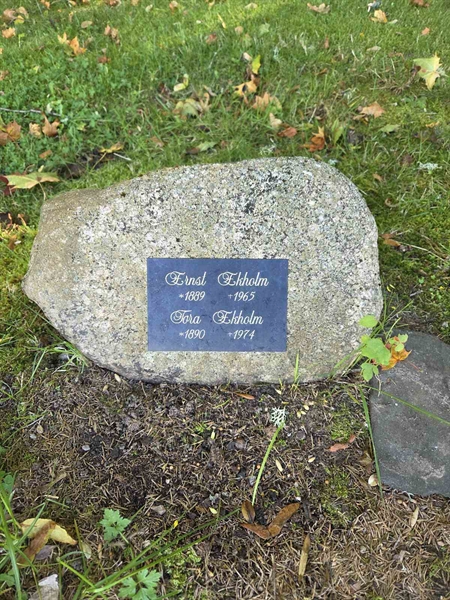 Grave number: T A E  1127-1128