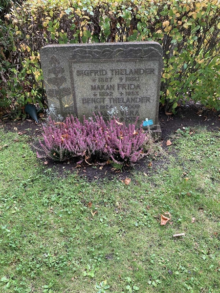 Grave number: 2 N 384-385