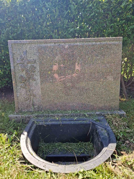 Grave number: 501 27 5465