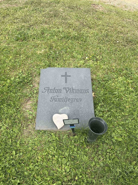 Grave number: 003 D    11