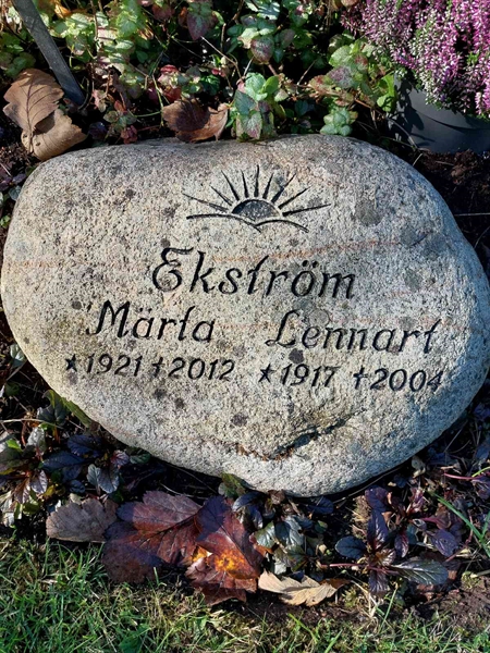 Hautatunnus: 1 L   077