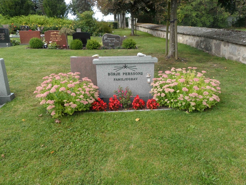 Grave number: SK D   136, 137