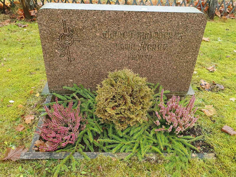 Grave number: Å N    23