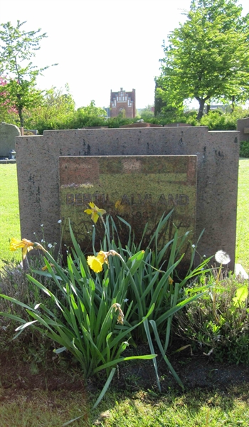 Grave number: NY U    66, 67