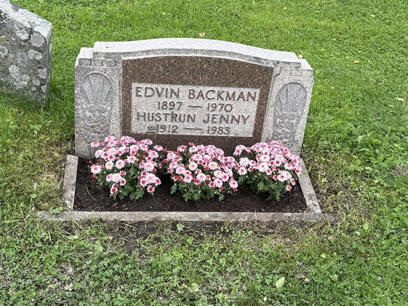 Grave number: IN 25     3