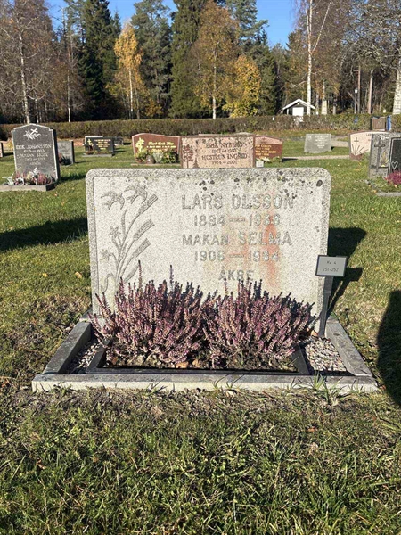 Grave number: R 4   251-252