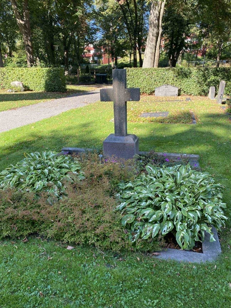 Hautatunnus: 1 P    56-57