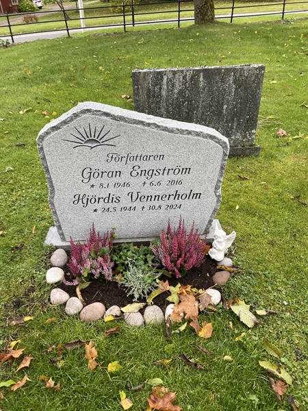 Grave number: 03 B   398-398B