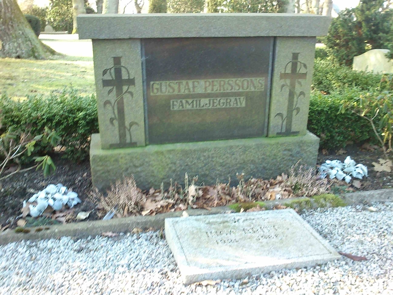 Grave number: Kg XIII    33, 34