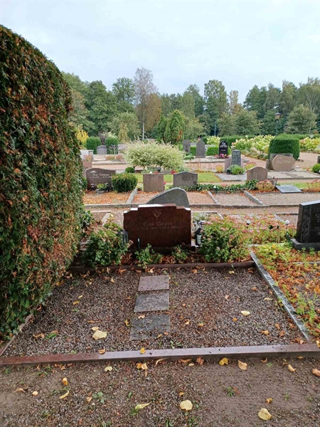Grave number: OS D    82, 83
