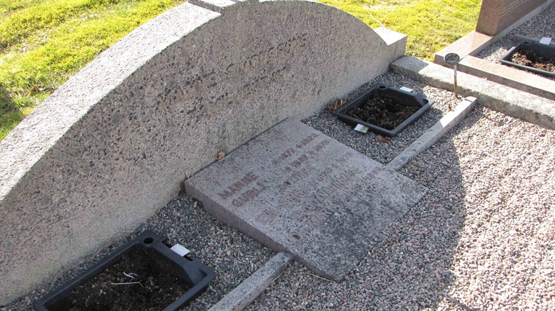 Grave number: HJ  1108, 1109